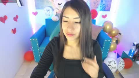 Snapshot of sofi_hot_4m chatting on 02-25-25, 12:34 Sofi online show from 02-25-25, 12:34