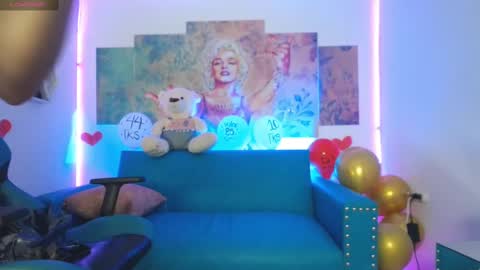 Snapshot of sofi_hot_4m chatting on 02-25-25, 06:42 Sofi online show from 02-25-25, 06:42