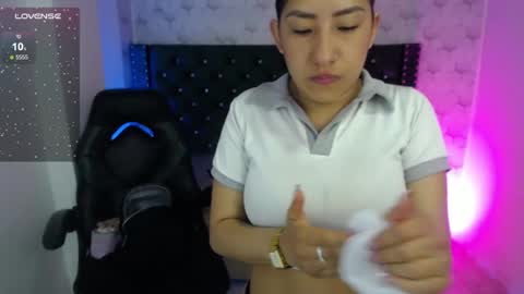 Snapshot of sofi_hot_4m chatting on 09-19-25, 12:28 Sofi online show from 09-19-25, 12:28
