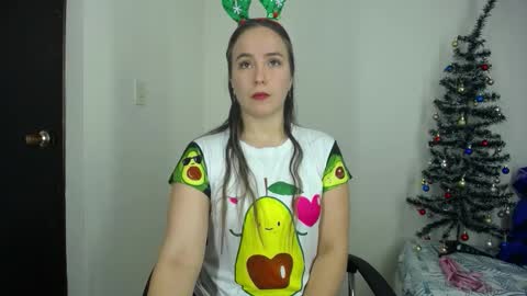 Snapshot of sofi_sweetcam21 chatting on 12-20-25, 09:05 LAURA SOFIA online show from 12-20-25, 09:05