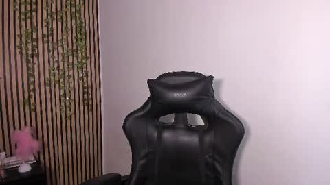 Snapshot of sofia44 chatting on 07-17-26, 06:57 Skarlett online show from 07-17-26, 06:57