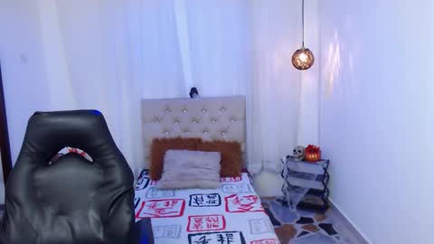 Sofia  online show from 11-25-25, 03:39