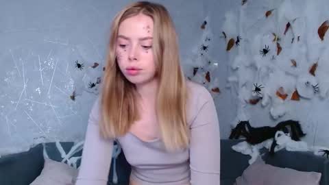 Sofia here online show from 10-27-25, 12:36