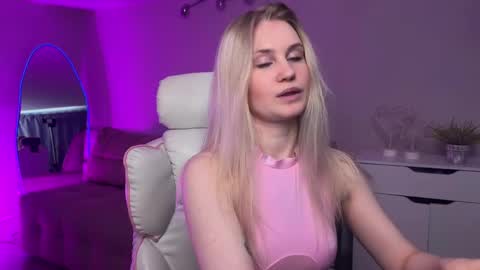 Snapshot of sofia_kenwood_ chatting on 04-30-26, 03:13 Sofia online show from 04-30-26, 03:13