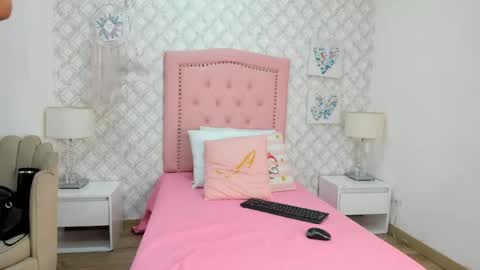 sofia_martinez9 online show from 05-15-26, 07:21