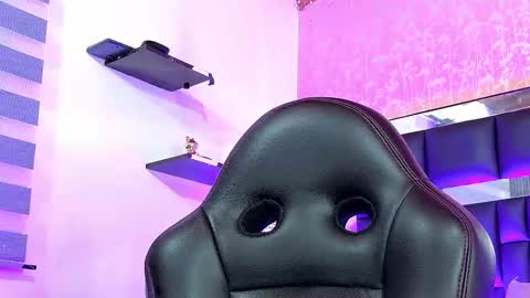Snapshot of sofia_martinn chatting on 10-17-25, 03:10 Sofia online show from 10-17-25, 03:10
