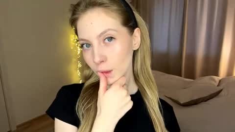 Sofia online show from 04-17-26, 02:31