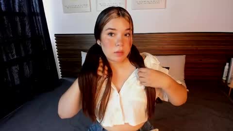 Snapshot of sofia_smithh_ chatting on 05-20-26, 06:03 Sofia online show from 05-20-26, 06:03