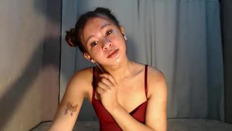 sofia_sweetheart18 online show from 05-16-26, 12:07