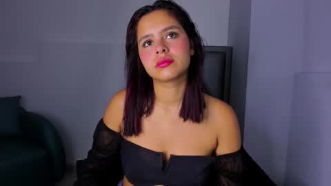 Sofa online show from 09-18-25, 11:56