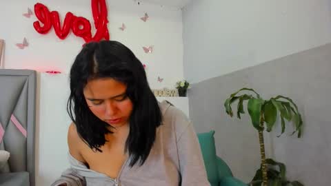 Sofa online show from 03-02-26, 01:07