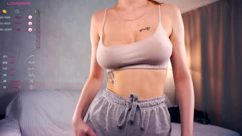 Hi My name is Sofia Welcome to my room Please thumbs up - its important online show from 01-10-25, 08:07