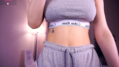 Hi My name is Sofia Welcome to my room Please thumbs up - its important online show from 09-25-25, 06:39