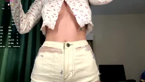 Hi My name is Sofia Welcome to my room Please thumbs up - its important online show from 06-05-26, 04:19
