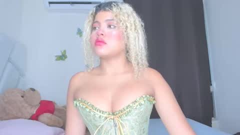 sofiacastillo01 online show from 04-11-26, 06:12