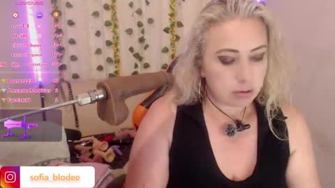 Snapshot of sofiacurvy45 chatting on 05-27-26, 01:57 sofiacurvy45 online show from 05-27-26, 01:57