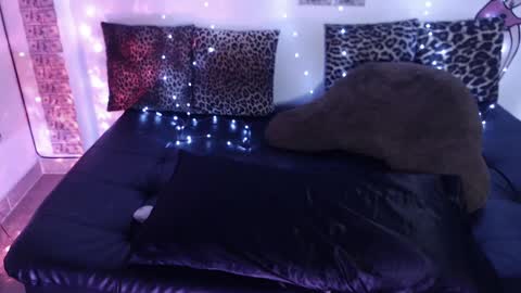 Snapshot of sofianix chatting on 02-28-25, 05:26 SOFIA NIX online show from 02-28-25, 05:26