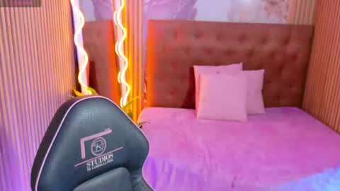 Snapshot of sofiapalmer_tay chatting on 07-17-26, 11:39 SOFI online show from 07-17-26, 11:39