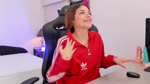 Sofia  Help me reach 5K followers  online show from 01-27-25, 03:39