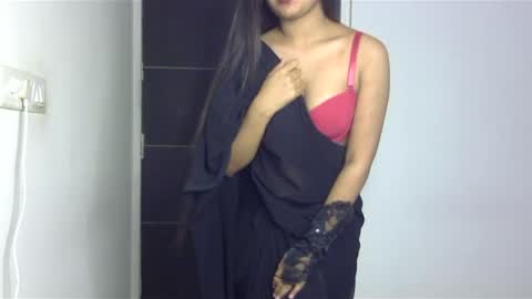 Snapshot of sofie_diva chatting on 02-02-25, 10:57 divya online show from 02-02-25, 10:57