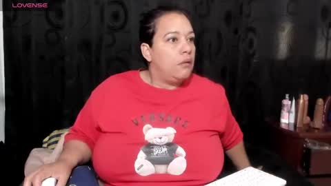 Snapshot of sofie_storm chatting on 05-12-26, 12:35 Vicky online show from 05-12-26, 12:35