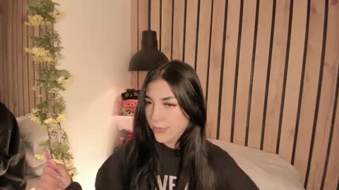 Sofie online show from 12-21-25, 07:21