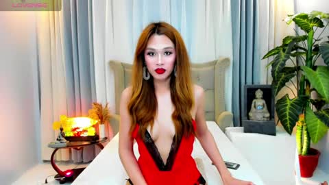 Snapshot of sofiesticatedasiancummer chatting on 05-11-26, 06:05 Sofie online show from 05-11-26, 06:05