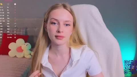 Snapshot of soft_babe chatting on 05-13-26, 08:27 Milisa online show from 05-13-26, 08:27