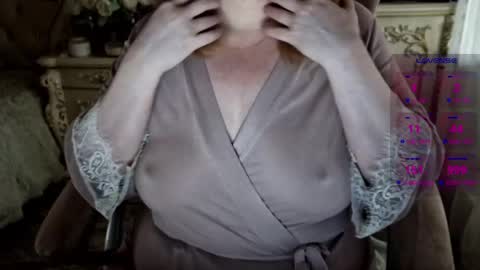 Snapshot of soft_body chatting on 05-11-26, 01:17 Hi Im Sofia online show from 05-11-26, 01:17