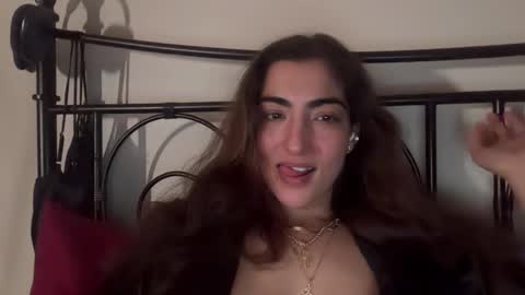 Snapshot of softheatmaria chatting on 12-18-25, 03:23 Soft Heat Maria online show from 12-18-25, 03:23