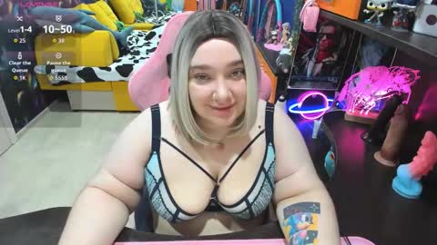 Sofie online show from 11-20-25, 02:01