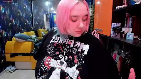 Sofie online show from 04-18-26, 02:15