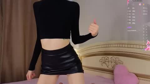 Snapshot of softiedream chatting on 09-19-25, 06:37 Elly online show from 09-19-25, 06:37