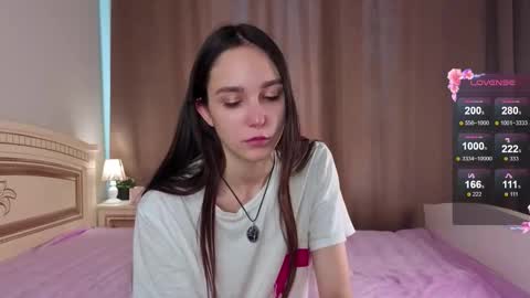 Snapshot of softiedream chatting on 10-18-25, 07:31 Elly online show from 10-18-25, 07:31