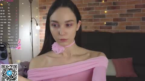 Snapshot of softiedream chatting on 11-14-25, 06:34 Elly online show from 11-14-25, 06:34