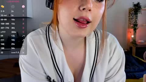 Snapshot of sofy_benson chatting on 05-08-26, 01:49 Sofy online show from 05-08-26, 01:49