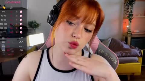 Snapshot of sofy_benson chatting on 05-27-26, 01:52 Sofy online show from 05-27-26, 01:52