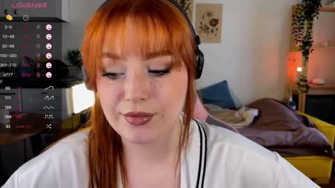 Snapshot of sofy_benson chatting on 05-28-26, 01:30 Sofy online show from 05-28-26, 01:30