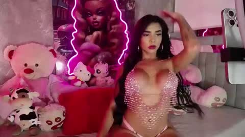 instagram    evalunavelez1. online show from 09-21-25, 07:04