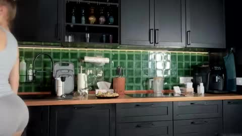 Bella online show from 02-28-26, 06:03