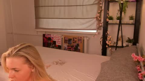 Nana online show from 05-26-26, 02:02