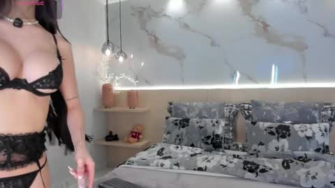 Snapshot of solavelar chatting on 05-12-26, 11:35 Sol Avelar online show from 05-12-26, 11:35