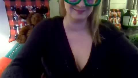 Snapshot of solesticia chatting on 12-19-24, 11:03 solesticia online show from 12-19-24, 11:03
