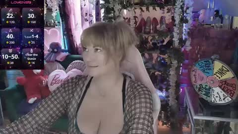 Snapshot of solesticia chatting on 09-12-25, 03:23 solesticia online show from 09-12-25, 03:23