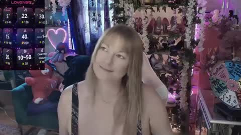 Snapshot of solesticia chatting on 09-15-25, 06:19 solesticia online show from 09-15-25, 06:19