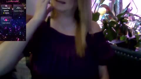 Snapshot of solesticia chatting on 09-24-25, 06:44 solesticia online show from 09-24-25, 06:44