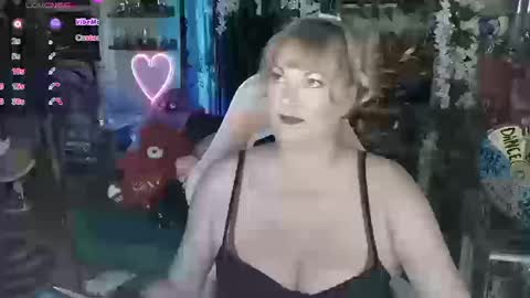 Snapshot of solesticia chatting on 10-12-25, 01:04 solesticia online show from 10-12-25, 01:04