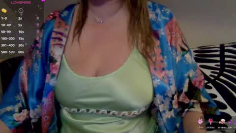 Snapshot of solesticia chatting on 10-19-25, 11:44 solesticia online show from 10-19-25, 11:44