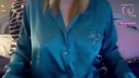 Snapshot of solesticia chatting on 10-24-25, 02:46 solesticia online show from 10-24-25, 02:46