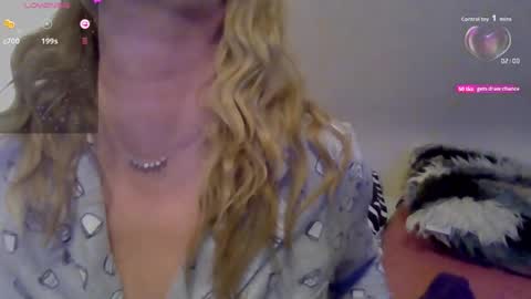 Snapshot of solesticia chatting on 10-30-25, 01:07 solesticia online show from 10-30-25, 01:07